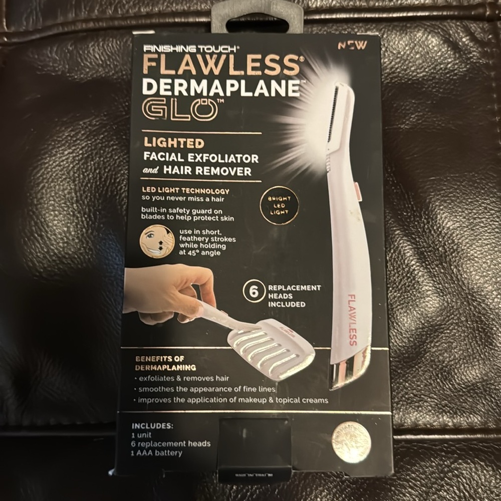Brand New Flawless Dermaplane GLO FACIAL EXFOLIATOR - Picture 2 of 5